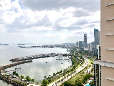 Beautiful views on Avenida Balboa, Panama